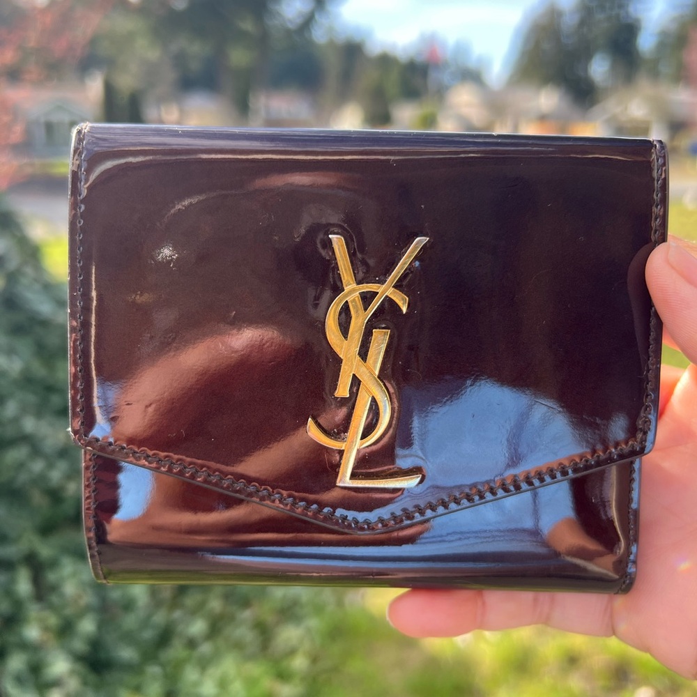 Gorgeous! Yves Saint Laurent Patent Leather Wallet 100% Authentic (Pre-loved)